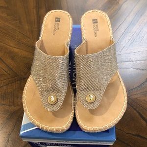 NEW! ❤️ WHITE MOUNTAIN Beachball Gold Glitter Sandals - Sz. 10M